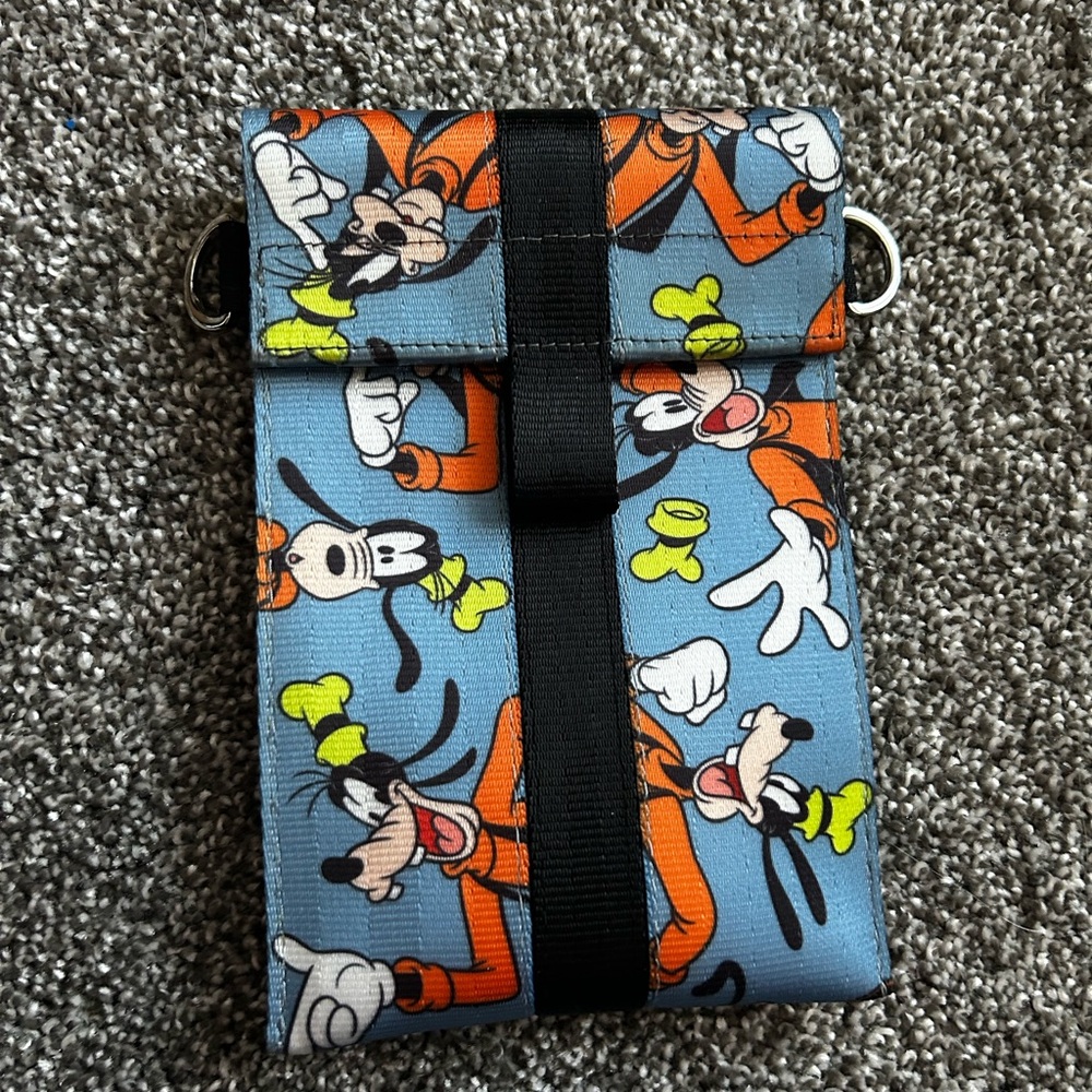 Harveys Seatbelt Disney Goofy